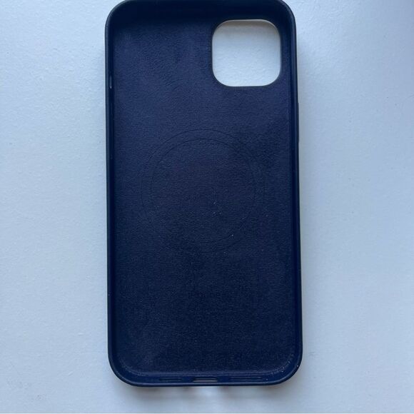 Apple Leather Case with MagSafe for iPhone 14 Plus - Navy NWT - Picture 4 of 5